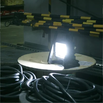 פנס זרקור לד MAKITA DML805 נטען 230V+18V מקיטה